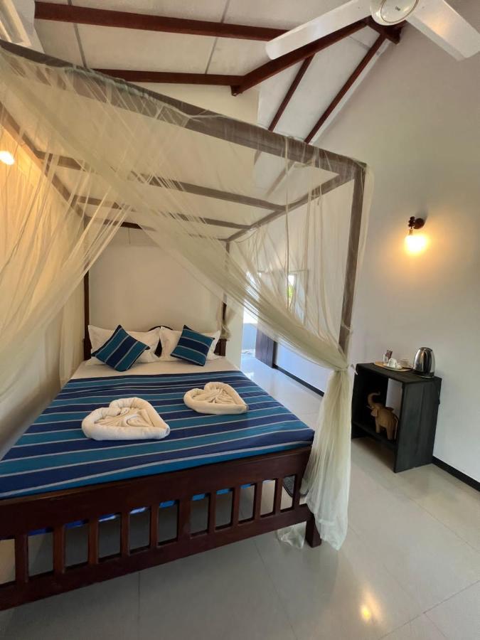 Pineapple Surf Hotel Ahangama Exterior foto