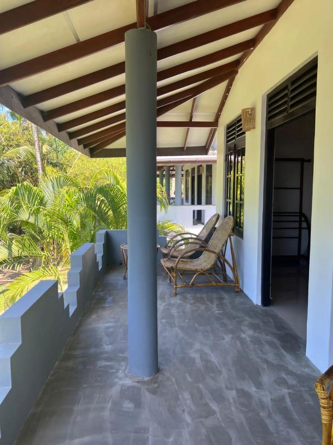 Pineapple Surf Hotel Ahangama Exterior foto