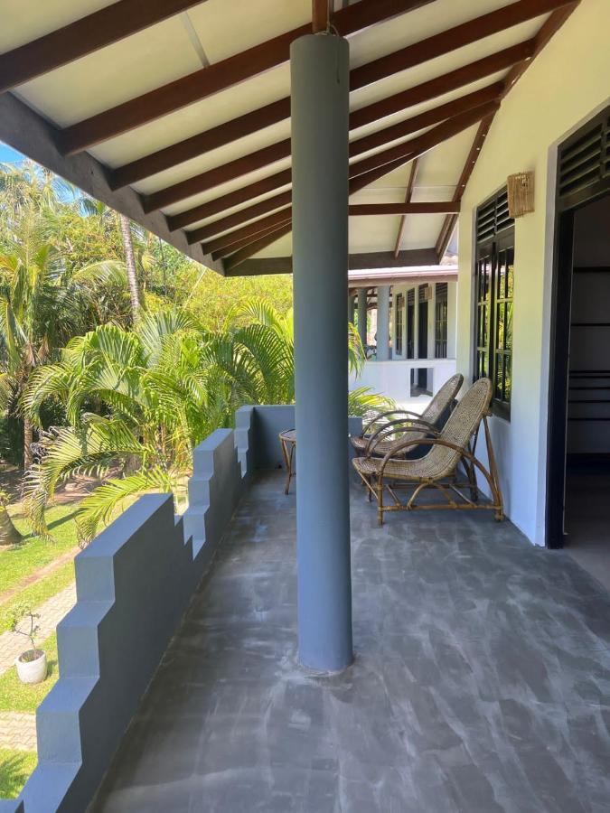Pineapple Surf Hotel Ahangama Exterior foto
