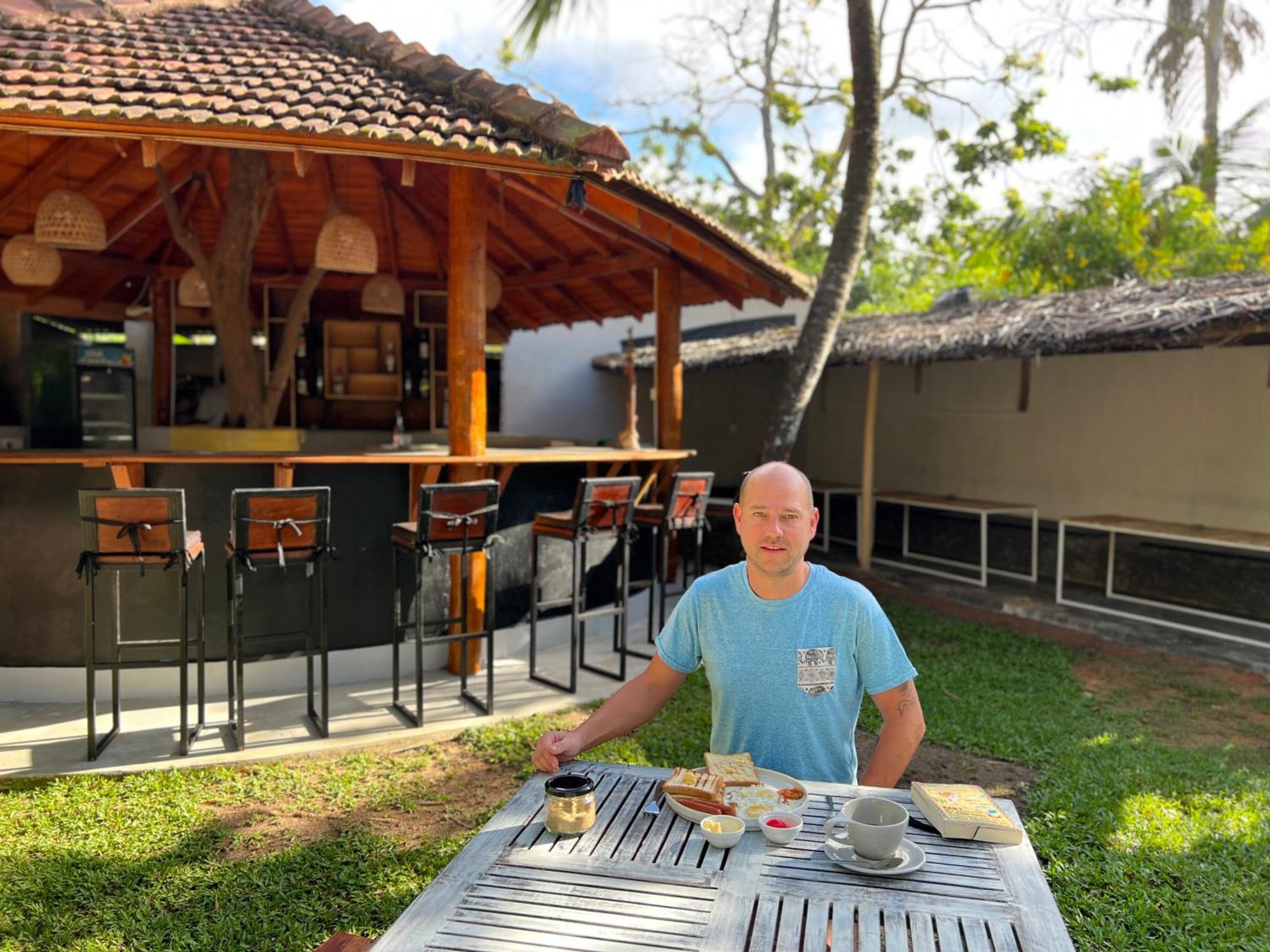 Pineapple Surf Hotel Ahangama Exterior foto
