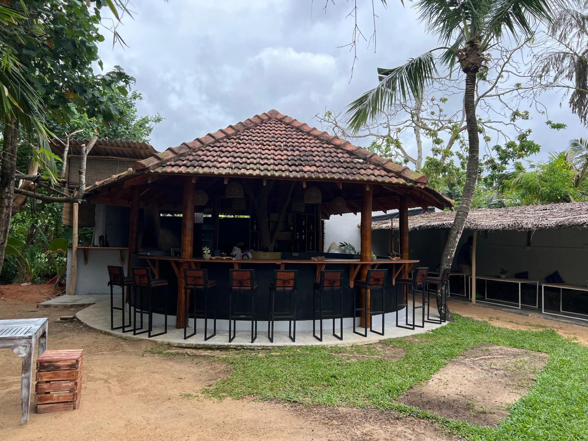 Pineapple Surf Hotel Ahangama Exterior foto