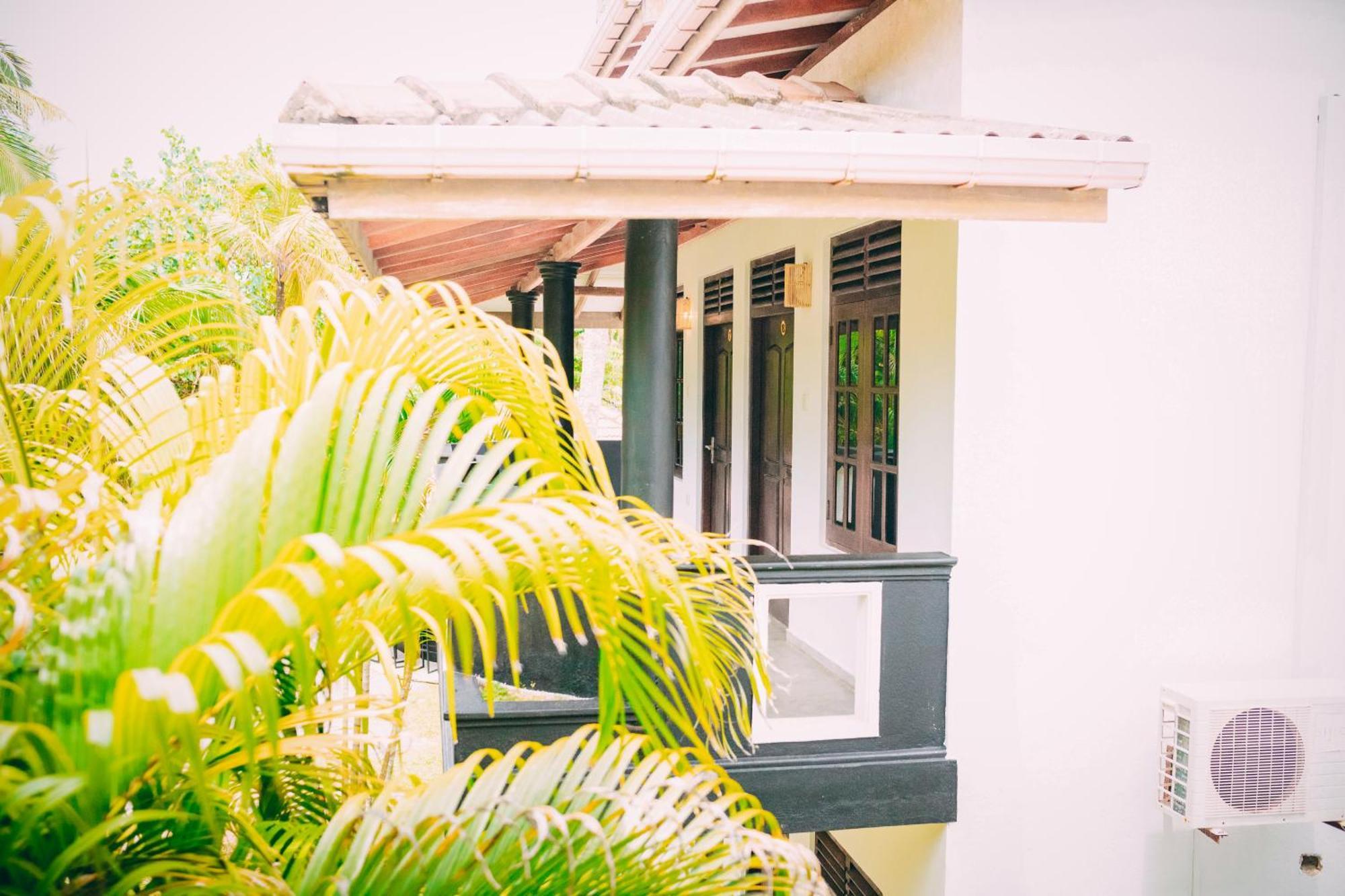 Pineapple Surf Hotel Ahangama Exterior foto