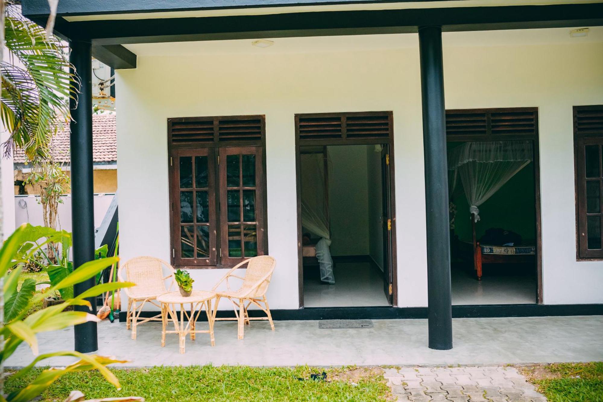 Pineapple Surf Hotel Ahangama Exterior foto